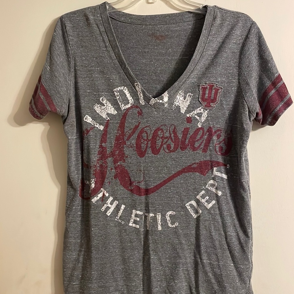 IU V-neck tee